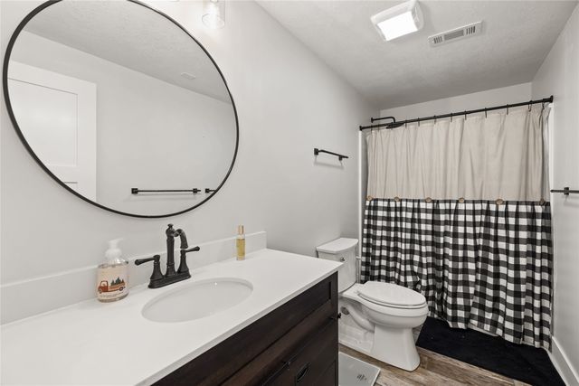 14000 Buena Vista Drive, Urbandale, IA 50323