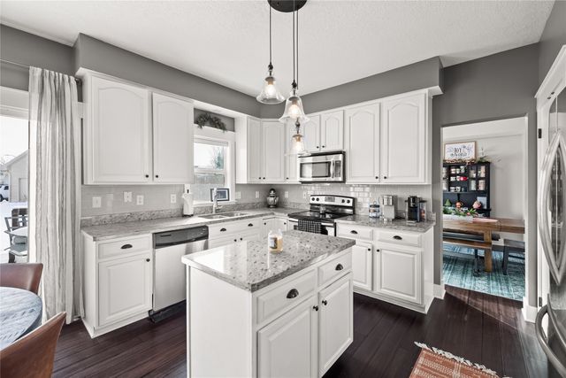 14000 Buena Vista Drive, Urbandale, IA 50323