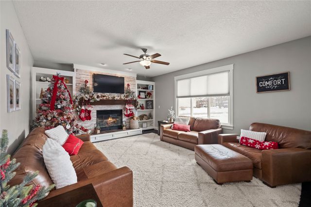 14000 Buena Vista Drive, Urbandale, IA 50323