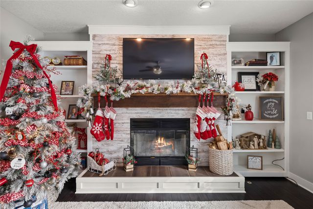 14000 Buena Vista Drive, Urbandale, IA 50323