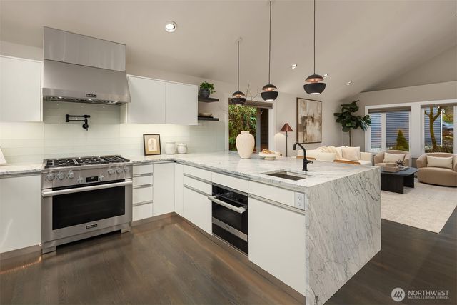 11715 NE 105th Lane, Kirkland, WA 98033