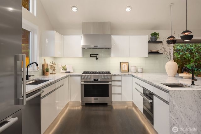 11715 NE 105th Lane, Kirkland, WA 98033