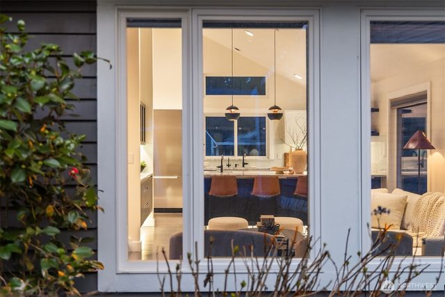 11715 NE 105th Lane, Kirkland, WA 98033