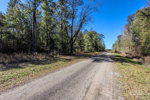 1A Hatfield Ln, Pace, FL 32571