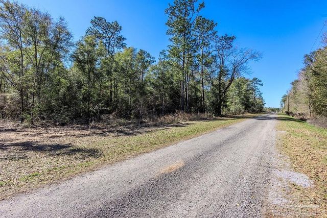 1A Hatfield Ln, Pace, FL 32571