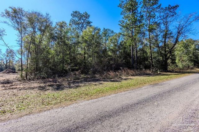 1A Hatfield Ln, Pace, FL 32571