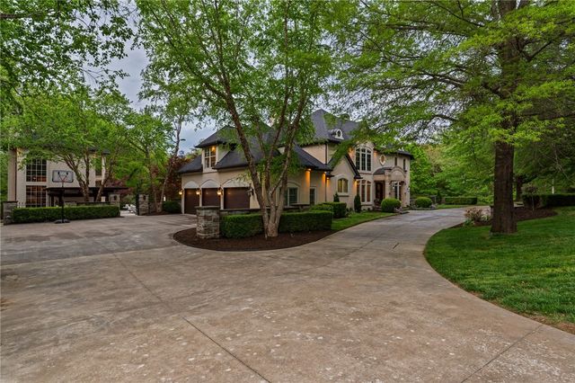 3122 E Township Street, Fayetteville, AR 72703