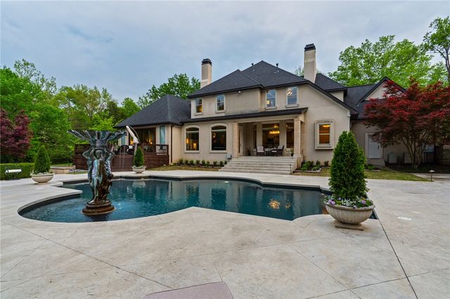 3122 E Township Street, Fayetteville, AR 72703