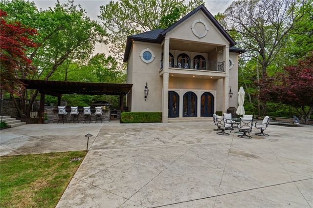 3122 E Township Street, Fayetteville, AR 72703