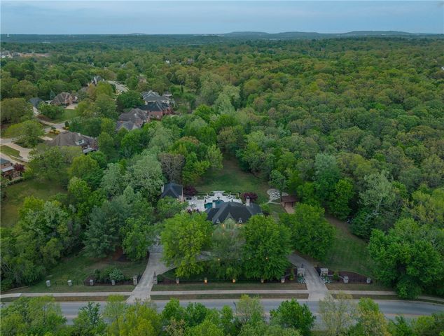 3122 E Township Street, Fayetteville, AR 72703