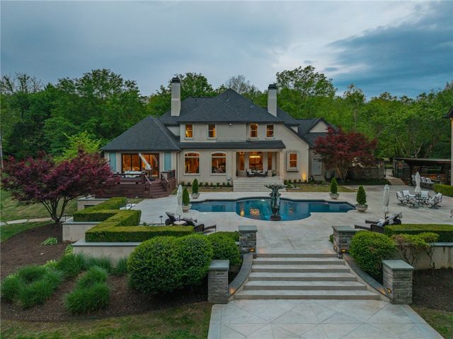 3122 E Township Street, Fayetteville, AR 72703