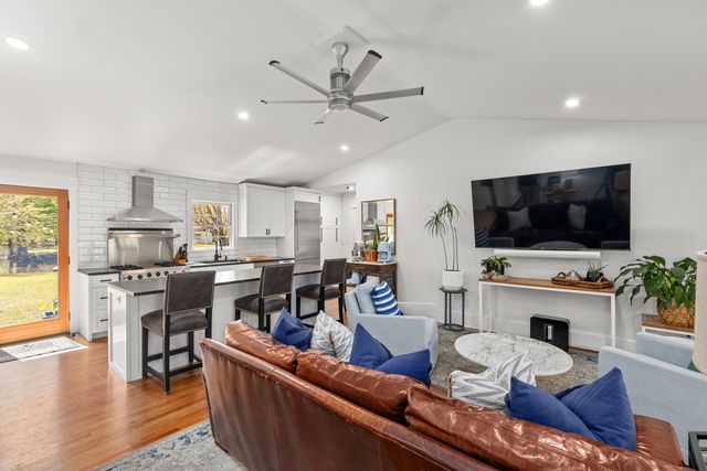 1089 Harbor View Road, Charleston, SC 29412