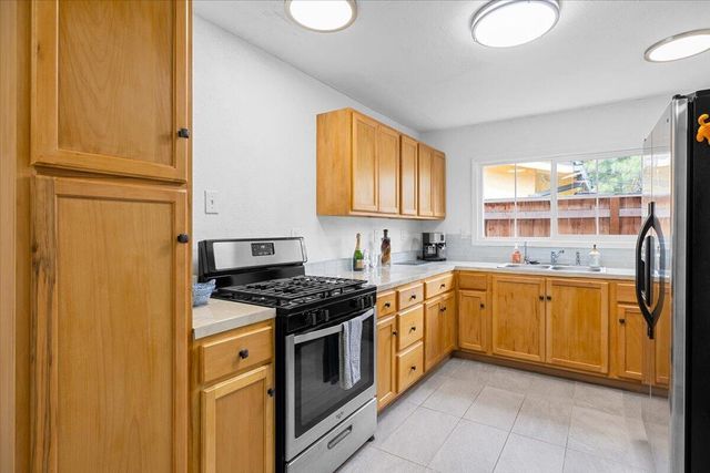 122 Willamette Avenue, Medford, OR 97504