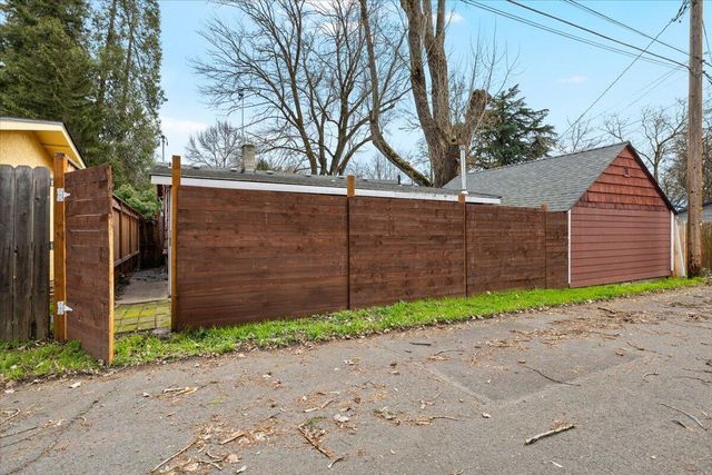 122 Willamette Avenue, Medford, OR 97504