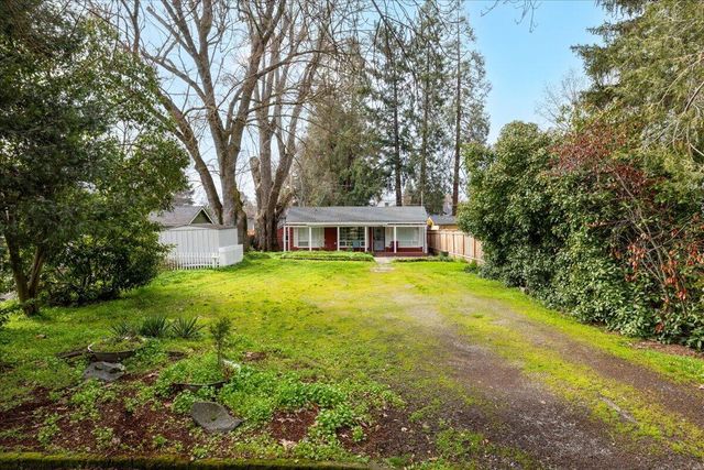 122 Willamette Avenue, Medford, OR 97504