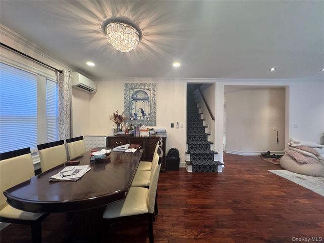 4020 249th Street, Little Neck, NY 11363