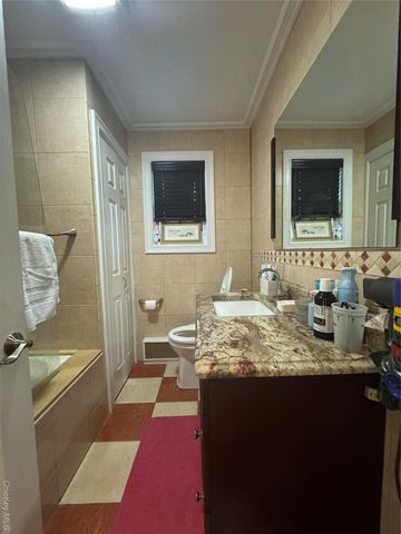 4020 249th Street, Little Neck, NY 11363