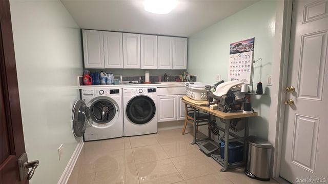 4020 249th Street, Little Neck, NY 11363