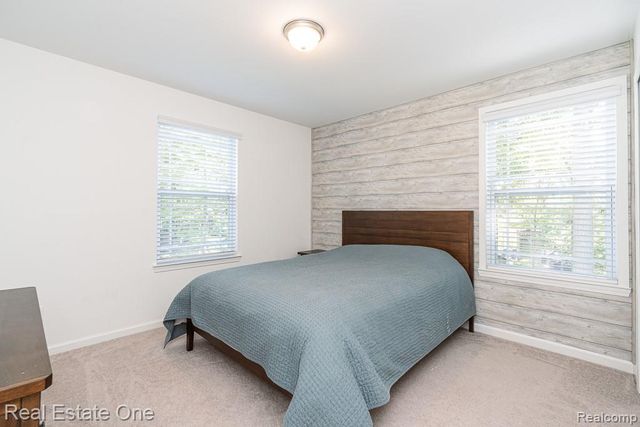 201 Beechview Drive S, Oakland Charter Township, MI 48306