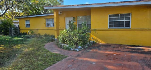 112 Newton Road, West Park, FL 33023