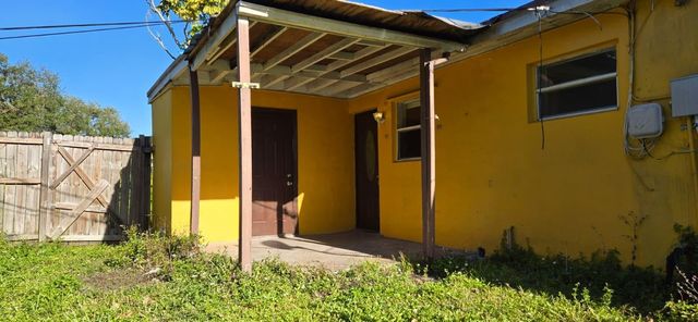 112 Newton Road, West Park, FL 33023