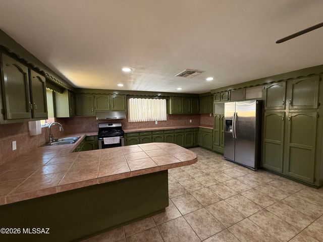 680 N Tyler Avenue, Nogales, AZ 85621
