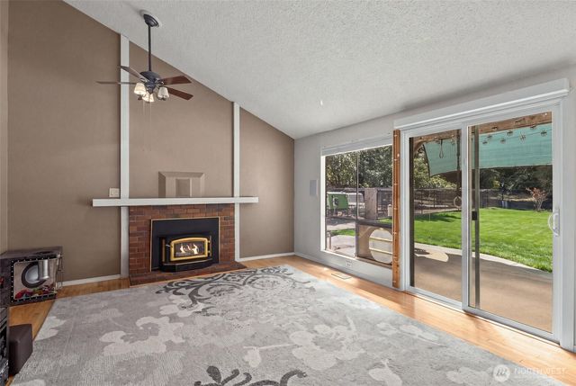 15967 186th Avenue NE, Woodinville, WA 98072