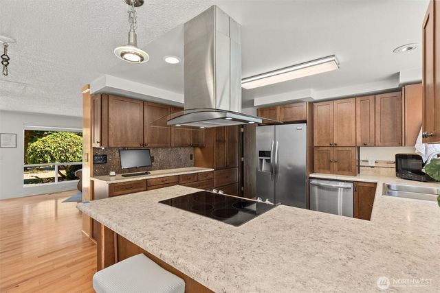 15967 186th Avenue NE, Woodinville, WA 98072