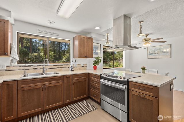 15967 186th Avenue NE, Woodinville, WA 98072