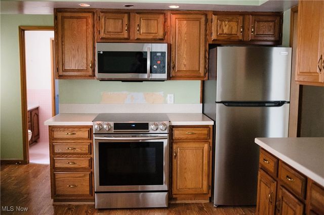 4348 W 202nd Street, Fairview Park, OH 44126