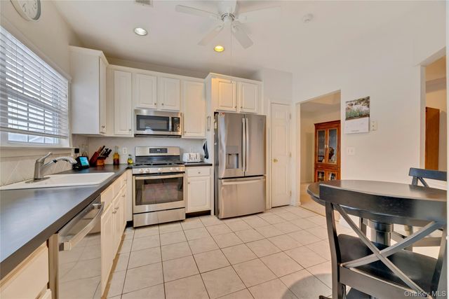 548 Highland Court, Moriches, NY 11955