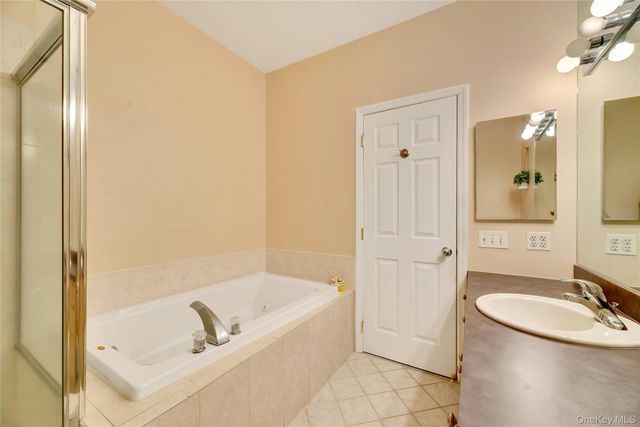 548 Highland Court, Moriches, NY 11955