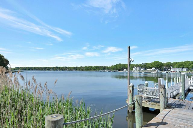 548 Highland Court, Moriches, NY 11955