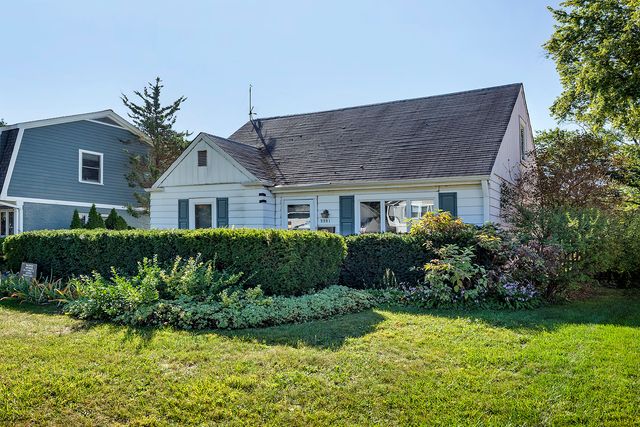 2221 Illinois Road, Northbrook, IL 60062