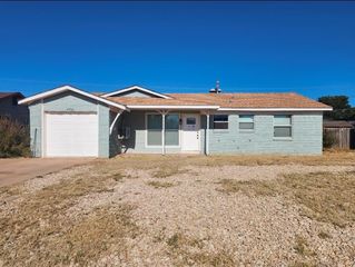 4706 Bowie Dr, Midland, TX 79703