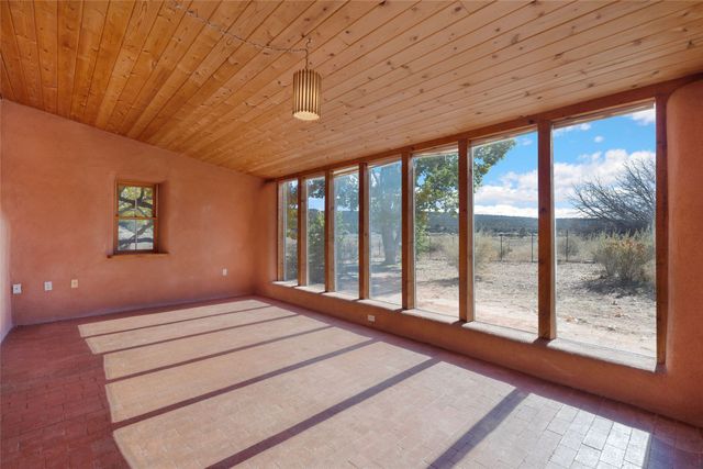 67 Los Hornos Road, Lamy, NM 87540