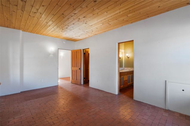 67 Los Hornos Road, Lamy, NM 87540