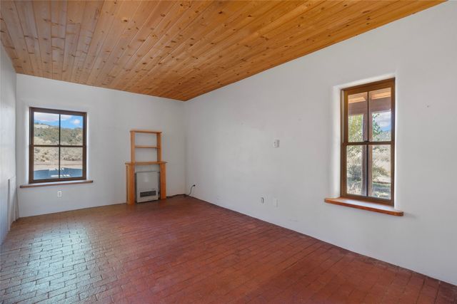 67 Los Hornos Road, Lamy, NM 87540