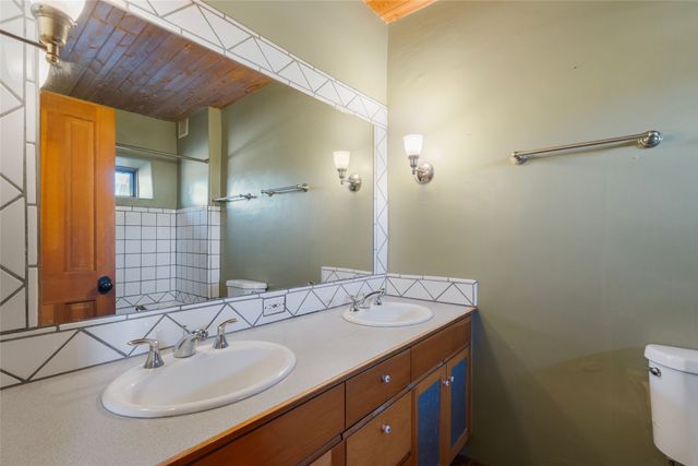 67 Los Hornos Road, Lamy, NM 87540