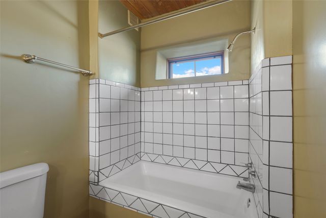 67 Los Hornos Road, Lamy, NM 87540