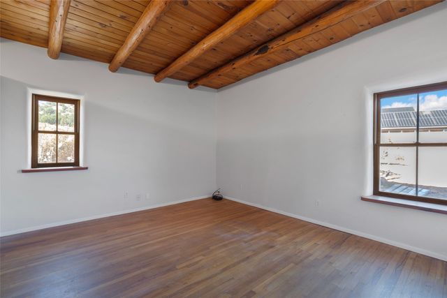 67 Los Hornos Road, Lamy, NM 87540