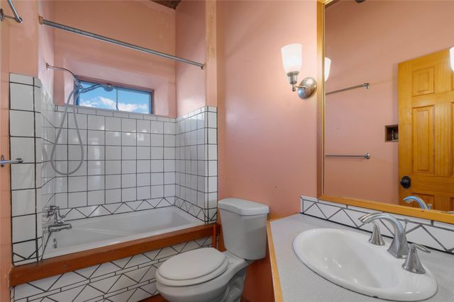 67 Los Hornos Road, Lamy, NM 87540