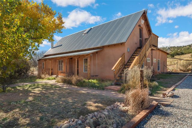 67 Los Hornos Road, Lamy, NM 87540