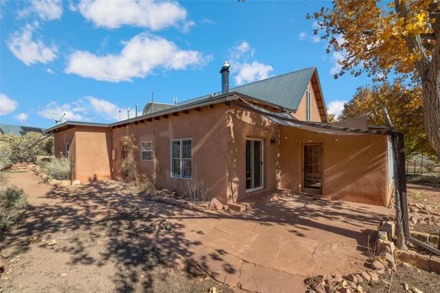 67 Los Hornos Road, Lamy, NM 87540