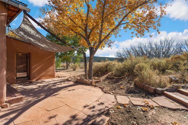 67 Los Hornos Road, Lamy, NM 87540