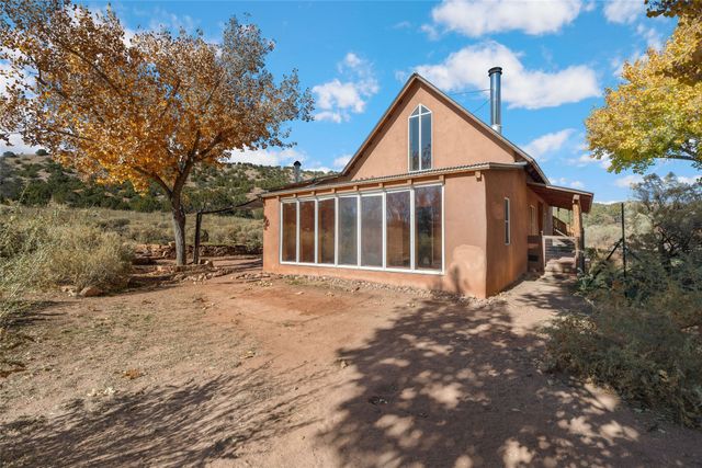 67 Los Hornos Road, Lamy, NM 87540