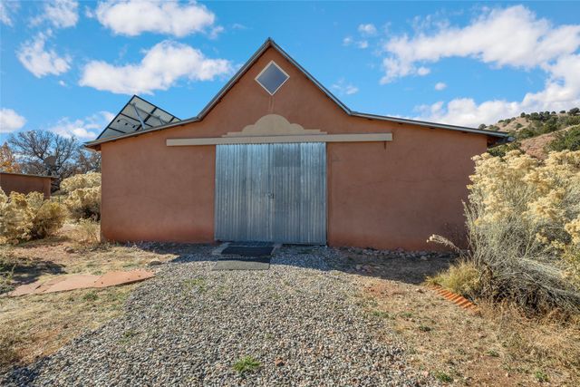 67 Los Hornos Road, Lamy, NM 87540