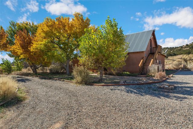 67 Los Hornos Road, Lamy, NM 87540