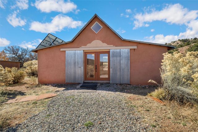 67 Los Hornos Road, Lamy, NM 87540