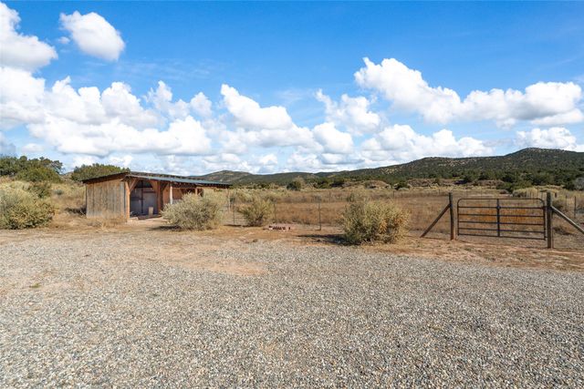 67 Los Hornos Road, Lamy, NM 87540